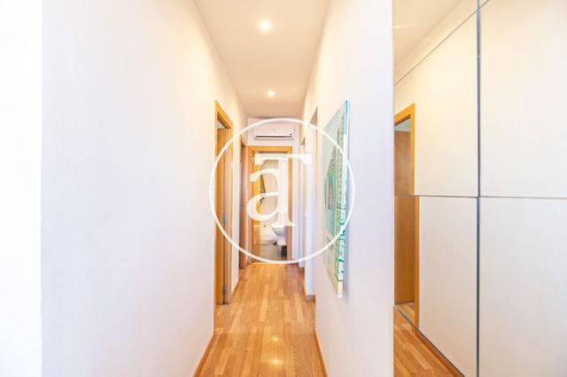 Monthly rental penthouse with 3 bedrooms and large terrace in Eixample Dreta 19