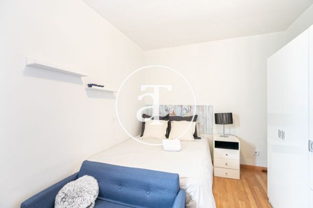 Monthly rental penthouse with 3 bedrooms and large terrace in Eixample Dreta 26