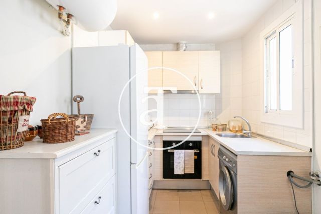 Monthly rental penthouse with 3 bedrooms and large terrace in Eixample Dreta 15