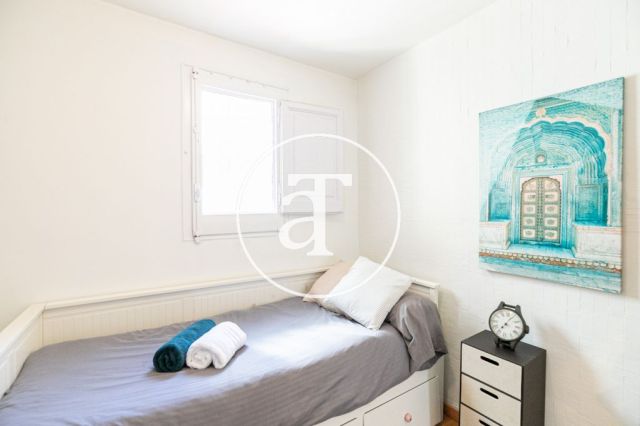 Monthly rental penthouse with 3 bedrooms and large terrace in Eixample Dreta 24
