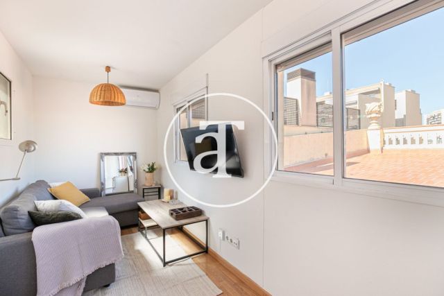 Monthly rental penthouse with 3 bedrooms and large terrace in Eixample Dreta 12