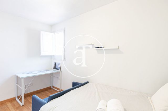 Monthly rental penthouse with 3 bedrooms and large terrace in Eixample Dreta 28