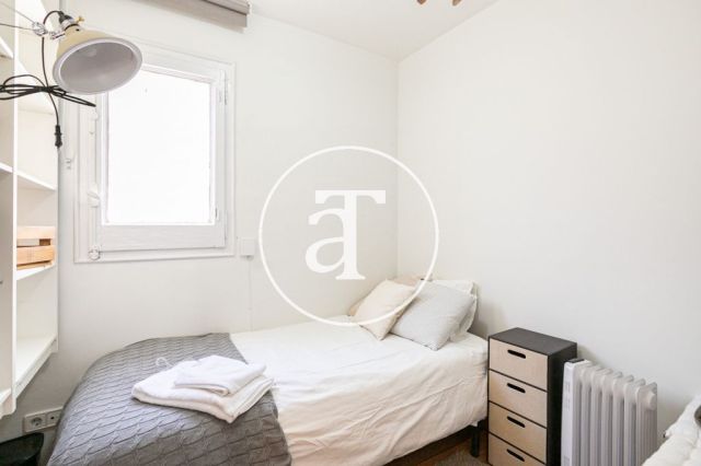 Monthly rental penthouse with 3 bedrooms and large terrace in Eixample Dreta 21