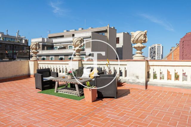 Monthly rental penthouse with 3 bedrooms and large terrace in Eixample Dreta 3