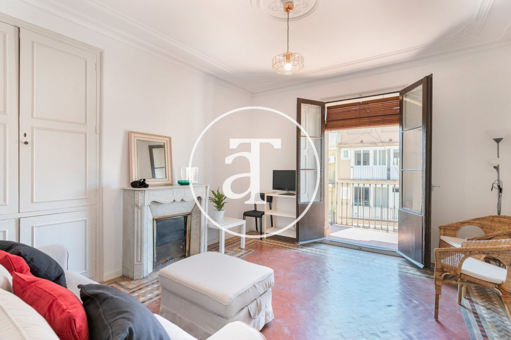 Monthly rental apartment with 3 bedrooms and terrace, close to Plaça Catalunya 2