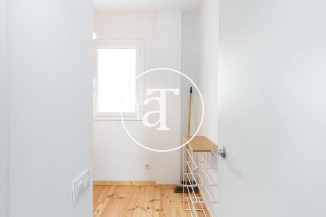 Monthly rental apartment with 1 bedroom and terrace in Poble Sec 24