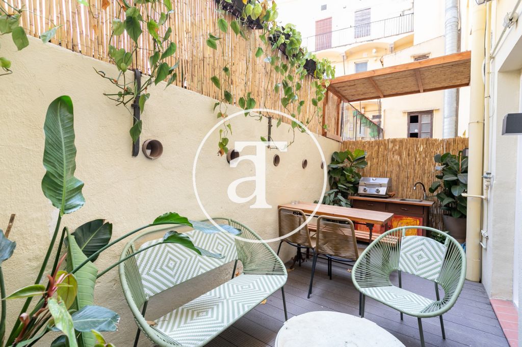Monthly rental design apartment with 2 bedrooms and terrace steps from Passeig Sant Joan and Arc de Triomf