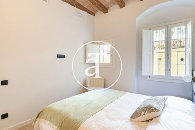 Monthly rental design apartment with 2 bedrooms and terrace steps from Passeig Sant Joan and Arc de Triomf 24