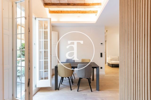 Monthly rental design apartment with 2 bedrooms and terrace steps from Passeig Sant Joan and Arc de Triomf 17