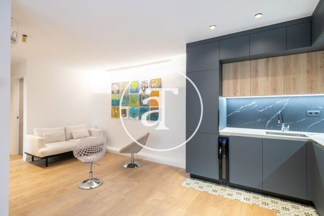 Monthly rental design apartment with 2 bedrooms and terrace steps from Passeig Sant Joan and Arc de Triomf 7