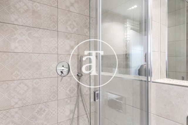 Monthly rental design apartment with 2 bedrooms and terrace steps from Passeig Sant Joan and Arc de Triomf 25
