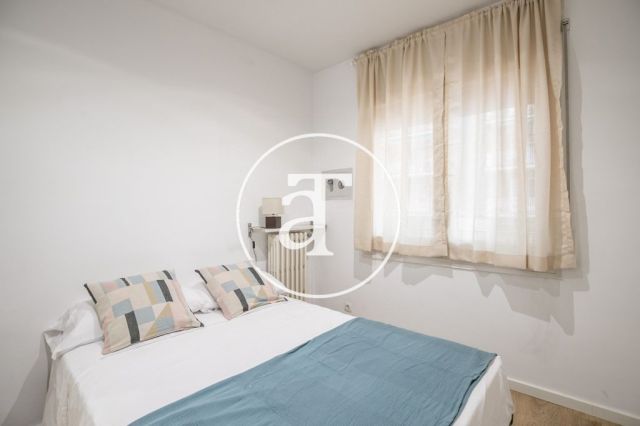 Mothly rental apartment with 3 bedrooms and terrace close to Paseo Sant Joan 25