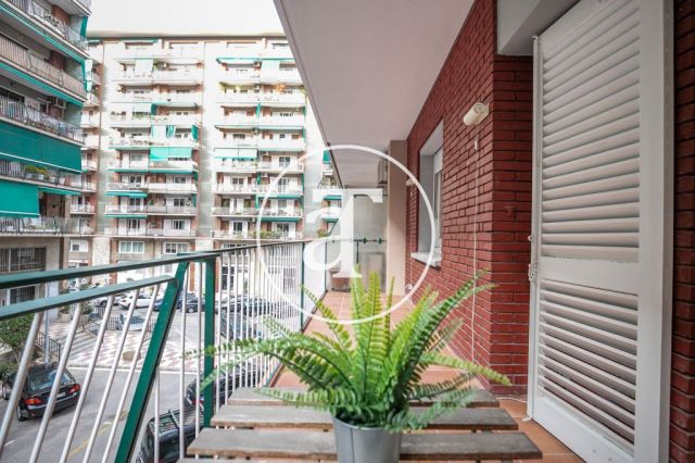 Mothly rental apartment with 3 bedrooms and terrace close to Paseo Sant Joan 30