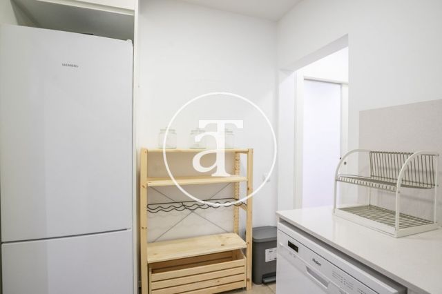 Mothly rental apartment with 3 bedrooms and terrace close to Paseo Sant Joan 13