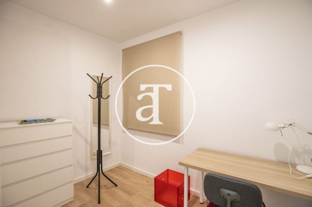 Mothly rental apartment with 3 bedrooms and terrace close to Paseo Sant Joan 18