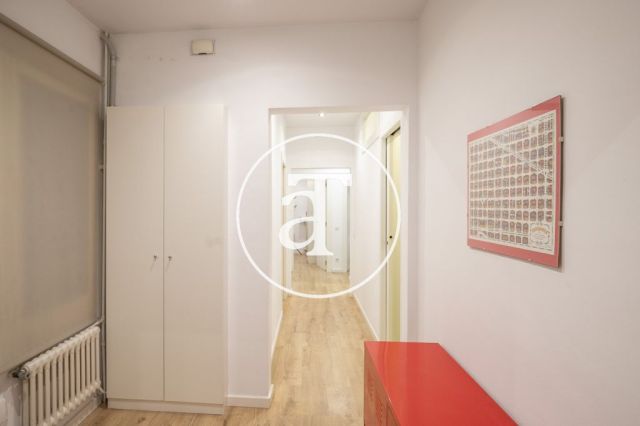 Mothly rental apartment with 3 bedrooms and terrace close to Paseo Sant Joan 17