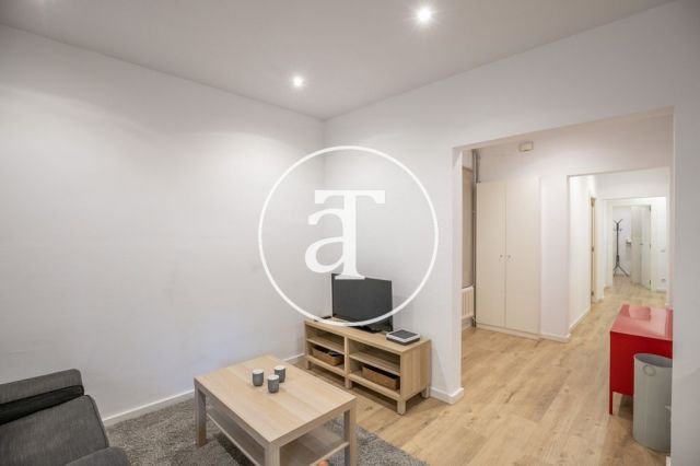 Mothly rental apartment with 3 bedrooms and terrace close to Paseo Sant Joan 10
