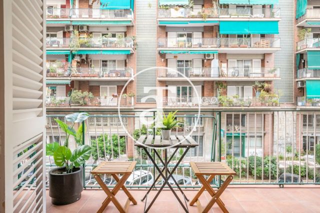 Mothly rental apartment with 3 bedrooms and terrace close to Paseo Sant Joan 28