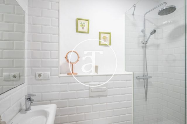 Mothly rental apartment with 3 bedrooms and terrace close to Paseo Sant Joan 34