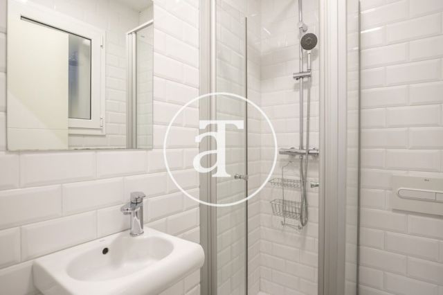 Mothly rental apartment with 3 bedrooms and terrace close to Paseo Sant Joan 31