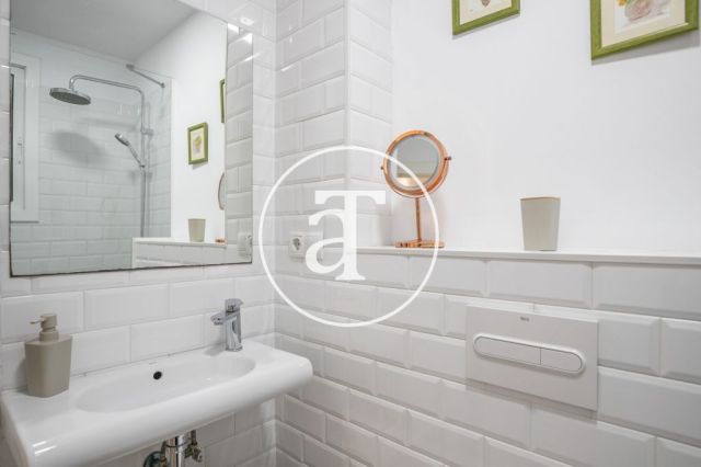 Mothly rental apartment with 3 bedrooms and terrace close to Paseo Sant Joan 35