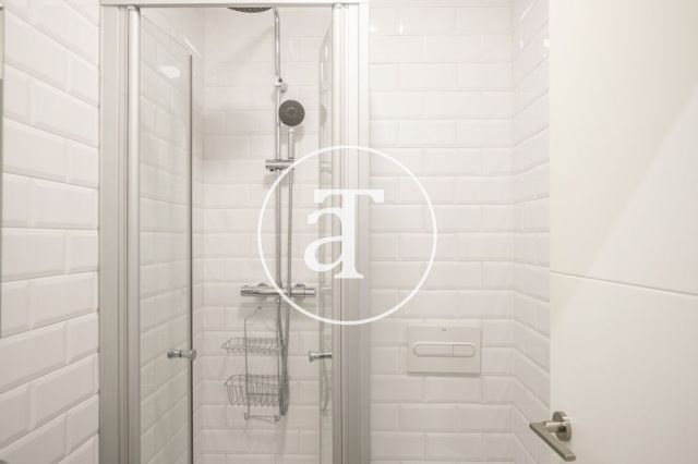 Mothly rental apartment with 3 bedrooms and terrace close to Paseo Sant Joan 32