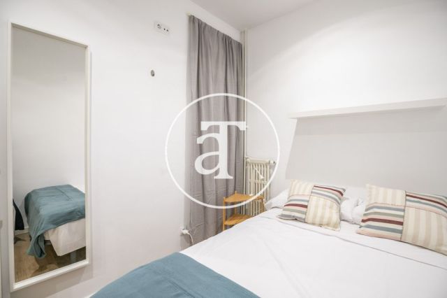 Mothly rental apartment with 3 bedrooms and terrace close to Paseo Sant Joan 21