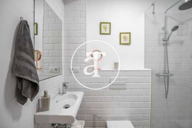 Mothly rental apartment with 3 bedrooms and terrace close to Paseo Sant Joan 33