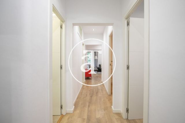 Mothly rental apartment with 3 bedrooms and terrace close to Paseo Sant Joan 37