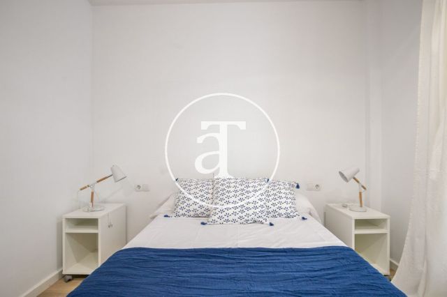 Mothly rental apartment with 3 bedrooms and terrace close to Paseo Sant Joan 27