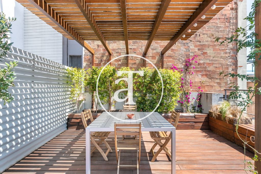 Monthly rental duplex with 1 bedroom and private terrace steps from Plaza Catalunya