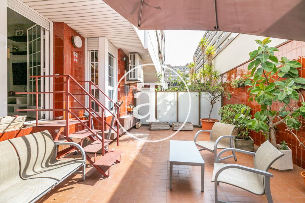 Monthly rental apartment with 3 bedrooms and private terrace steps away from Camp Nou