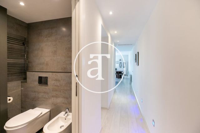 Monthly rental penthouse with 2 bedrooms and terrace close to Paseo Sant Joan 33