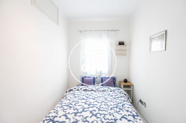 Monthly rental penthouse with 2 bedrooms and terrace close to Paseo Sant Joan 20