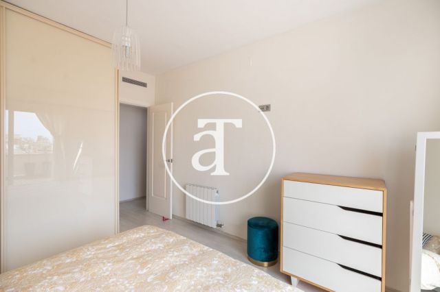 Monthly rental penthouse with 2 bedrooms and terrace close to Paseo Sant Joan 24