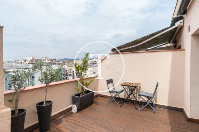 Monthly rental penthouse with 2 bedrooms and terrace close to Paseo Sant Joan 26
