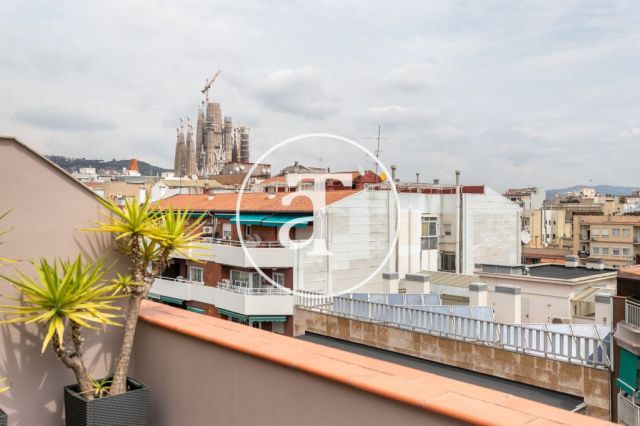Monthly rental penthouse with 2 bedrooms and terrace close to Paseo Sant Joan 8