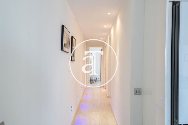 Monthly rental penthouse with 2 bedrooms and terrace close to Paseo Sant Joan 18