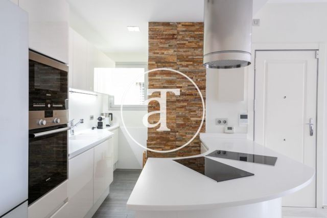 Monthly rental penthouse with 2 bedrooms and terrace close to Paseo Sant Joan 14