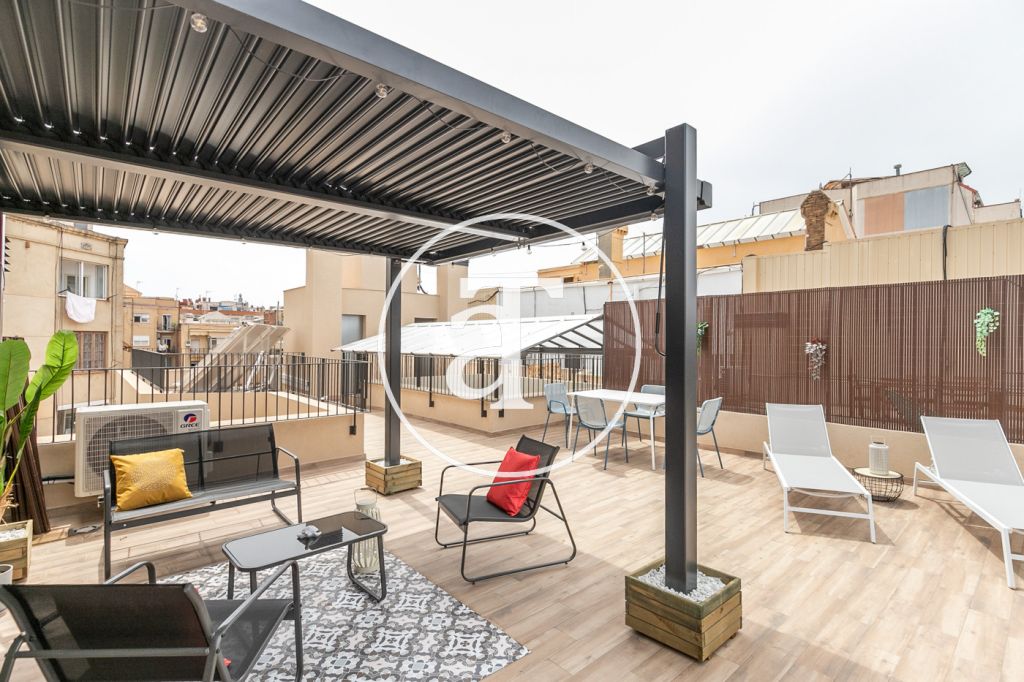 Monthly rental apartment with 2 bedrooms, studio and terrace close to Plaza de les Glòries Catalanes 2