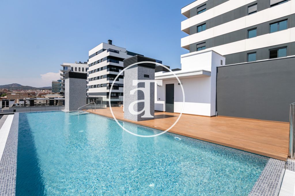 Piso de alquiler temporal de 2 habitaciones con terraza y piscina comunitaria en Hospitalet de Llobregat 2