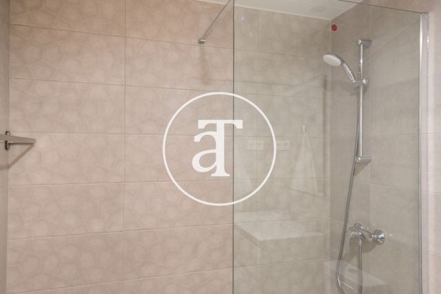Monthly rental apartment with 2 bedrooms with terrace and communal pool in Hospitalet de Llobregat 30