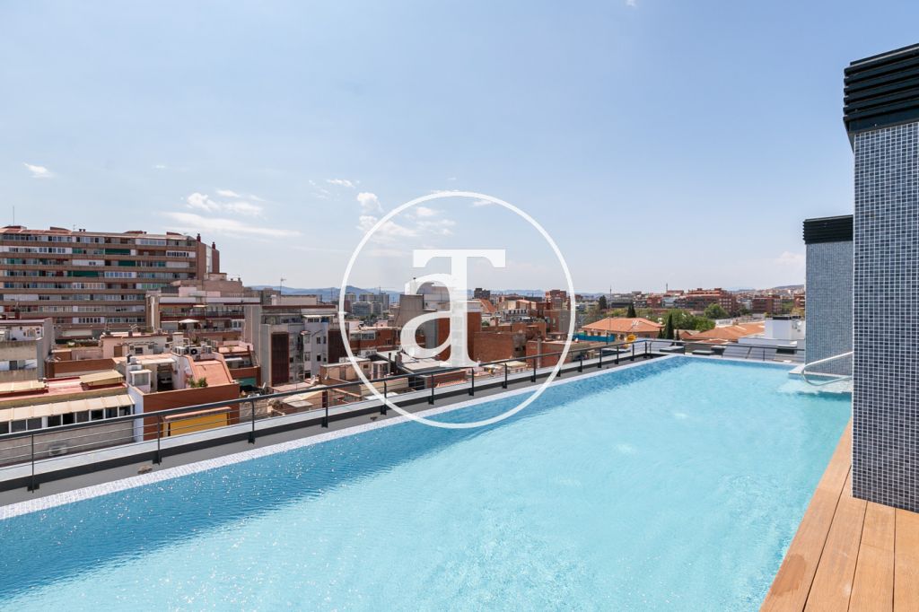 Piso de alquiler temporal de 2 habitaciones con terraza y piscina comunitaria en Hospitalet de Llobregat