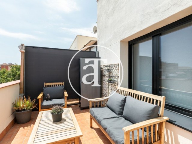 Ático de alquiler temporal con 3 habitaciones dobles y terraza en Sant Andreu