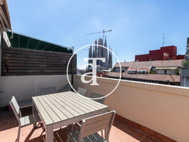 Monthly rental flat with 2 double bedrooms with terrace steps away from the Sagrada Familia
