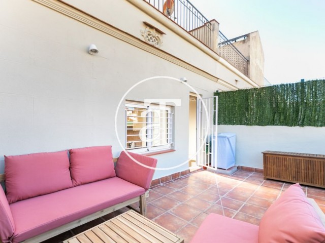 Ático de alquiler temporal de 1 habitación y terraza próximo a la Sagrada Familia