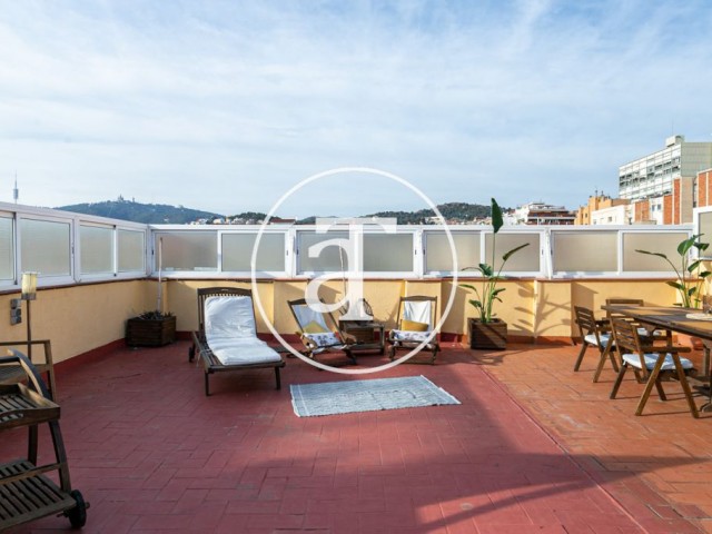 Monthly rental penthouse with 2 bedrooms and terrace in Gracia