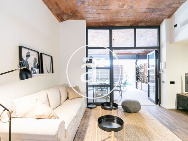 Piso de alquiler temporal de 1 habitación y 1 baño con patio en Gracia