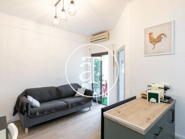 Monthly rental apartment with 3 bedrooms and terrace in La Sagrera