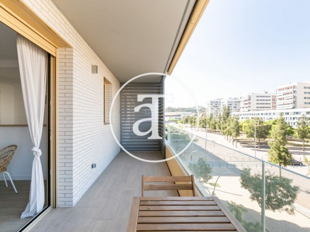Piso de alquiler temporal de 3 habitaciones y terraza en Badalona